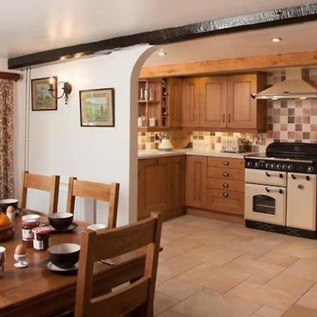 Scenic Welsh Cottage In The Brecon Beacons คริกเฮาเวลล์ ภายนอก รูปภาพ
