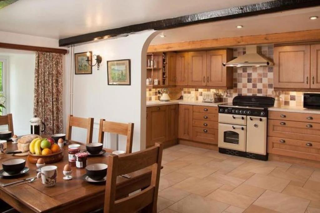 Scenic Welsh Cottage In The Brecon Beacons คริกเฮาเวลล์ ภายนอก รูปภาพ