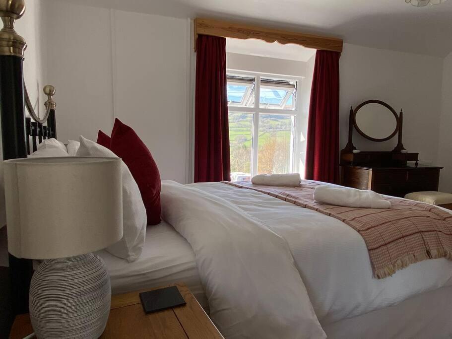 Scenic Welsh Cottage In The Brecon Beacons คริกเฮาเวลล์ ภายนอก รูปภาพ